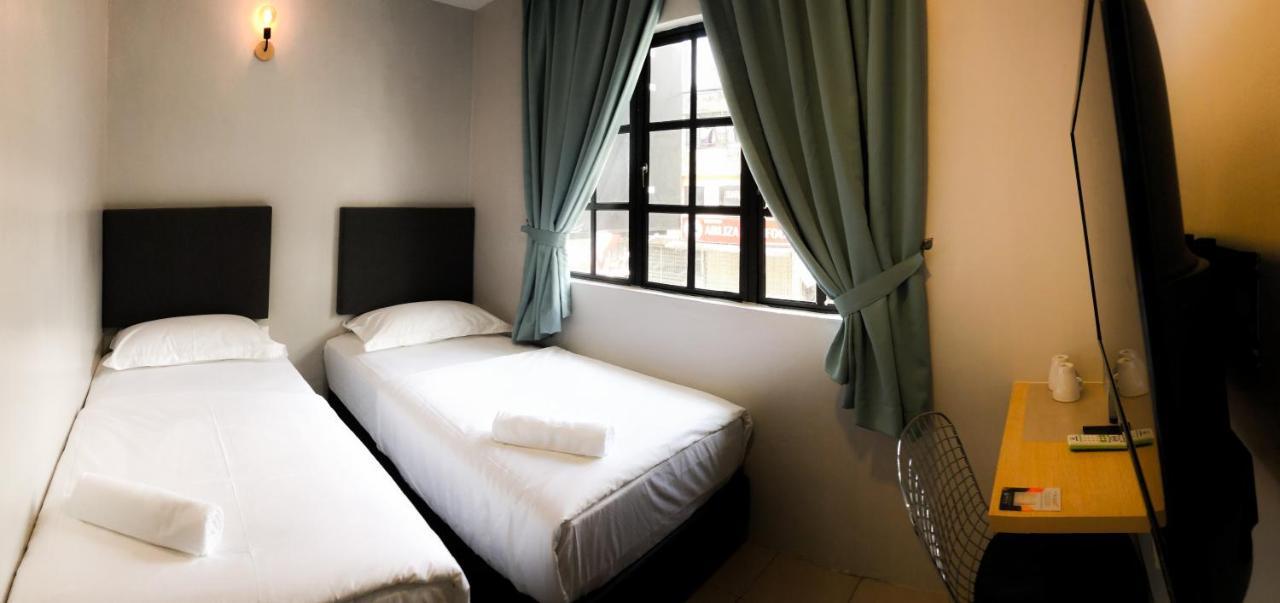 Hako Xpress Tmn Skudai Baru Hotel Exterior photo